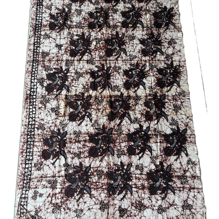 Kain batik tulis bakaran Warna putih blebak motif Burung Kenari