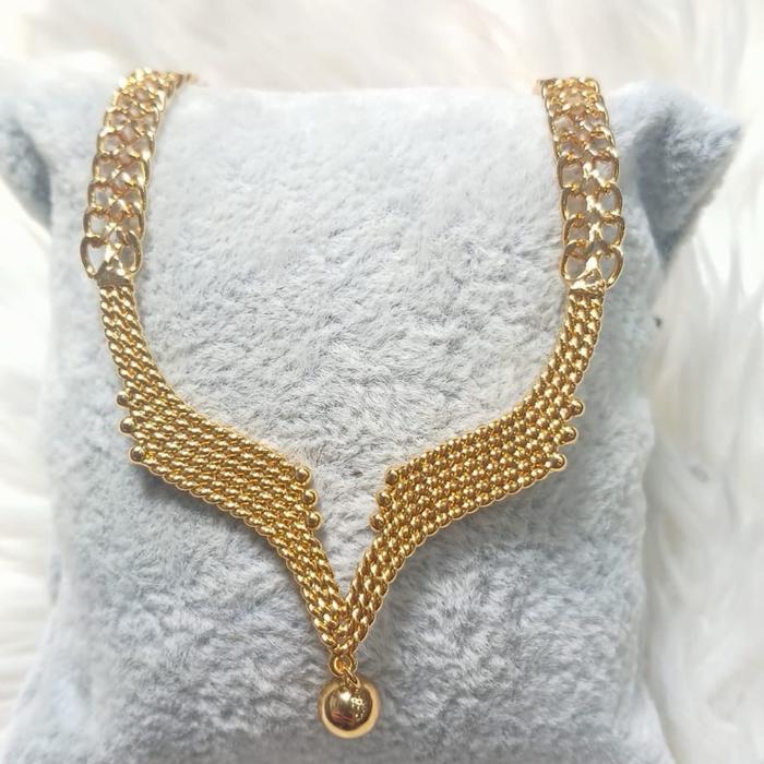 Kalung menyerupai emas london murni yang sangat cantik dipakai ke acara pesta dan gereja. Bahan terb