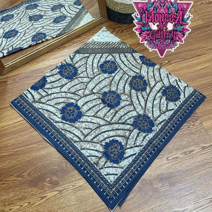 Udeng Batik Segi Empat Semi Cetak Desain Bunga Kuning Putih untuk Aksesoris Kepala Acara Adat 100x10