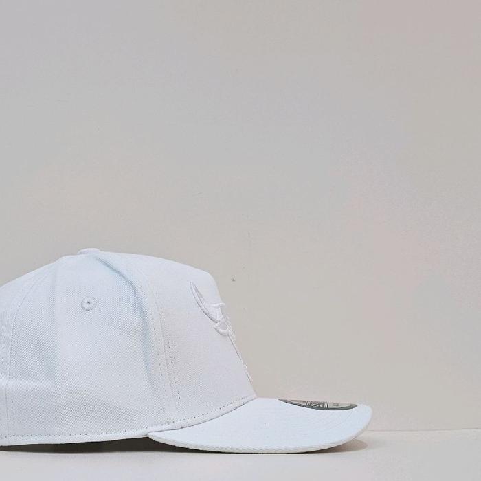 Topi Baseball Banteng Putih Bordor Full Putih