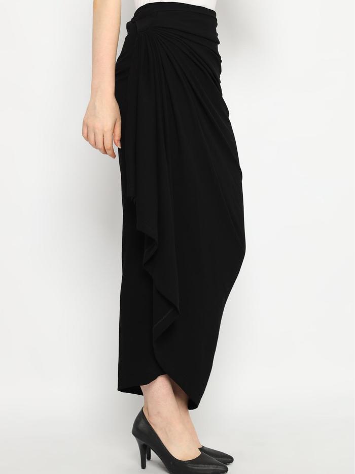 Lyne Halim Rok Lilit Hitam, 02505.