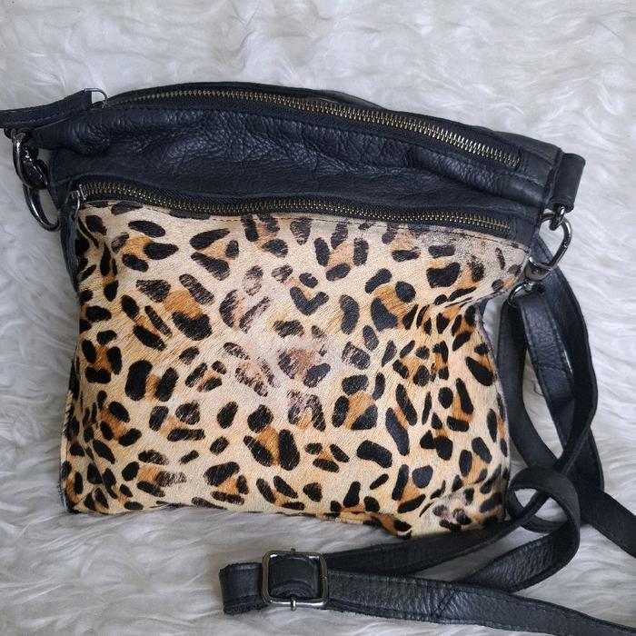 Tas Wanita Selempang Kulit Bulu Macan Asli / Tas Sling Wanita Preloved Cantik