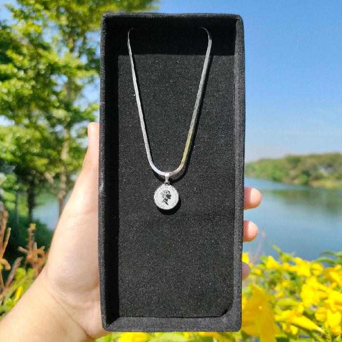 kaling Liontin Queen Elizabeth The Second Herringbone Chain Necklace