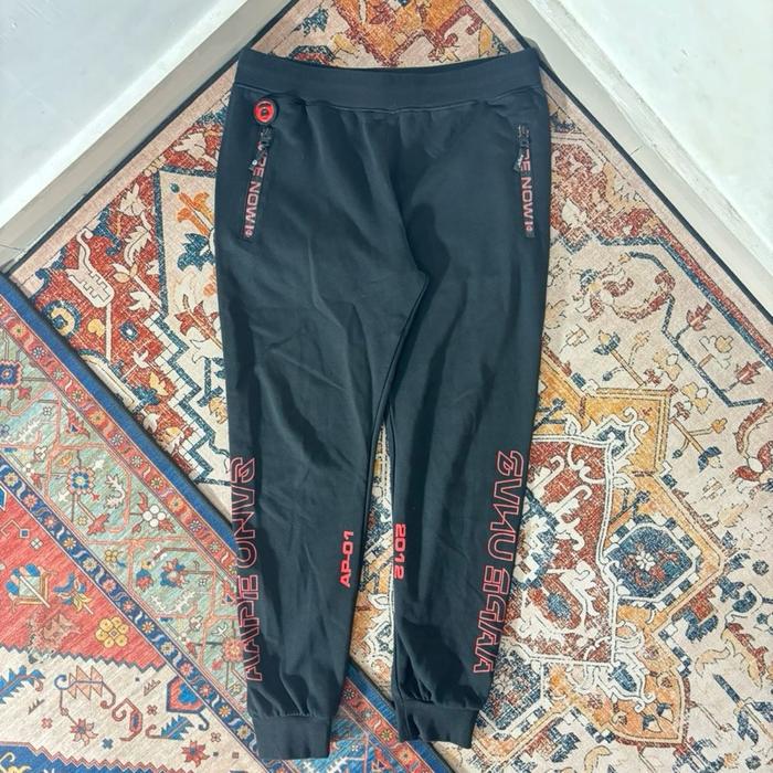 CELANA JOGGER AAPE/BAPE HITAM