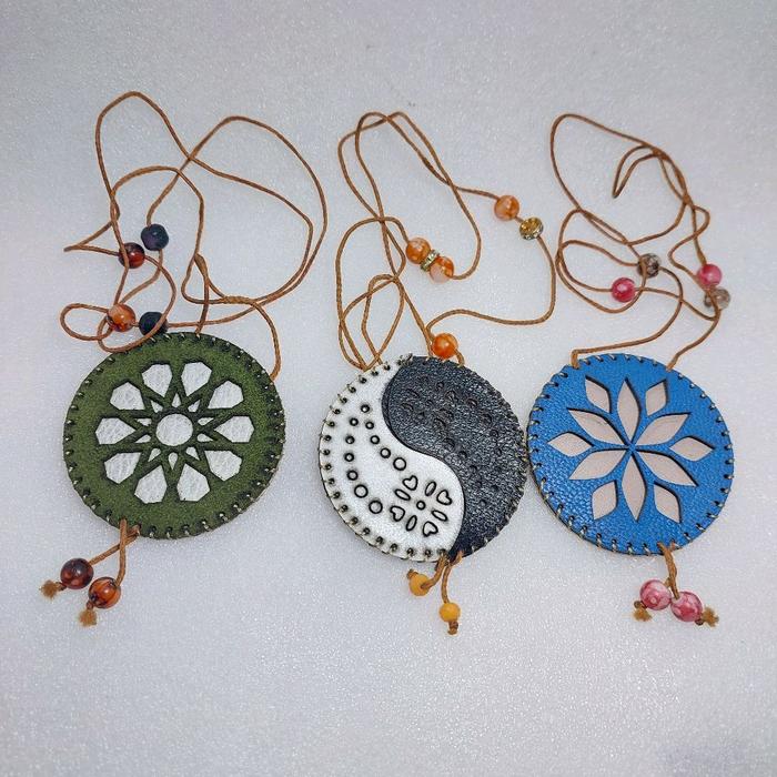 Kalung Kulit Tempat Hiriz