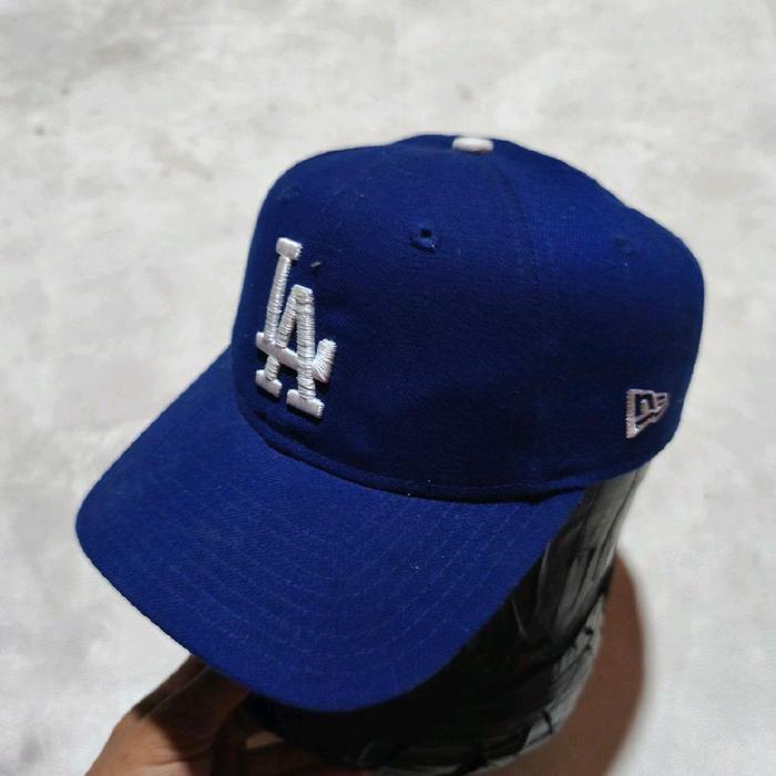 Topi snapback pria new era Lakers biru bekas