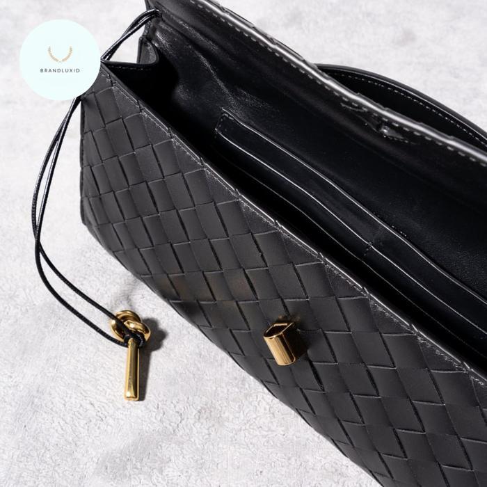 BOTTEGA VENETA ANDIAMO CLUTCH WITH HANDLE BLACK BAROLO