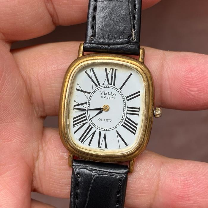 Jam tangan yema roman dial model tank klasik dengan strap aftermarket dan mesin quartz unit only