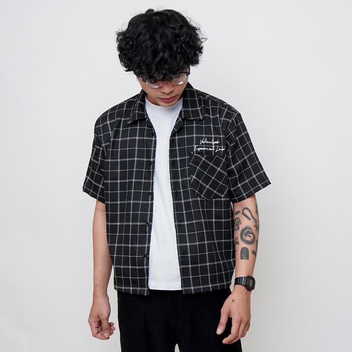 Verticalgoods | Kemeja Pendek Hitam Boxy Fit Crop | WABASH