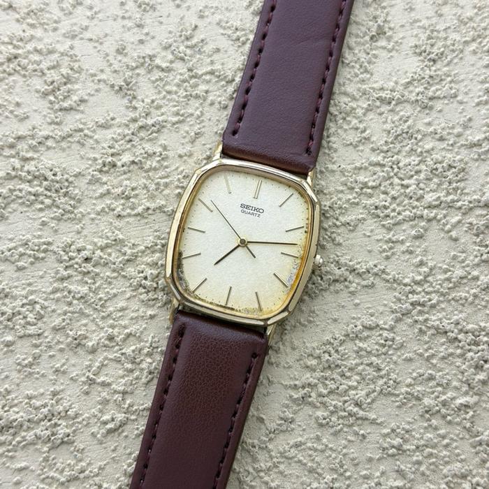 Dresswatch Jam tangan Seiko tank Dolce Second Preloved Watches