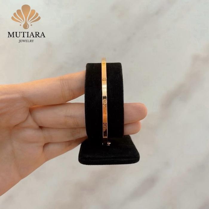 Gelang emas dengan kadar 6k.