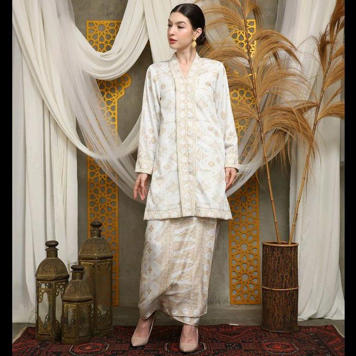 Kebaya Ivory | Kebaya Putih | Kebaya Modern | Kebaya Wisuda | Setelan Kebaya | One Set Kebaya | Setr