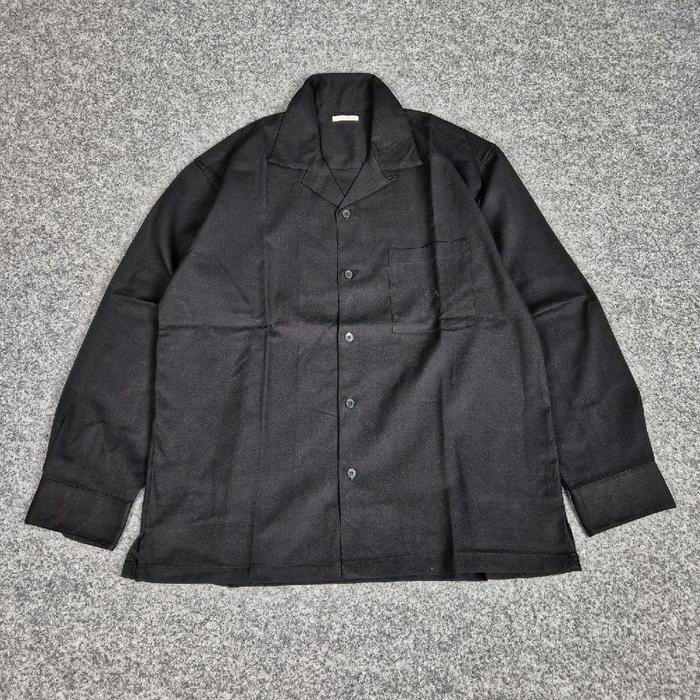 kemeja GU open collar warna hitam
