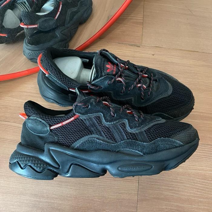 Adidas ozweego triple black red original murah - sneakers second market