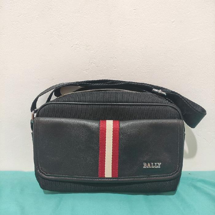 BALLY SB Bellong Tas Selempang Pria Cowok Slingbag Hitam dengan Strip Merah Putih