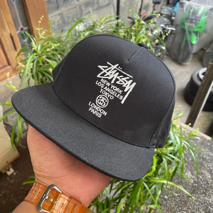 Preloved Topi snapback stussy world tour original