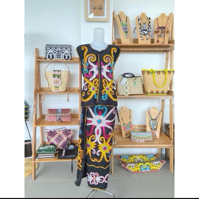 Manika Kaltim - Baju Dayak Kenyah Wanita / Baju Tari Dayak Kenyah Wanita / Set Baju Dayak Kenyah Wan