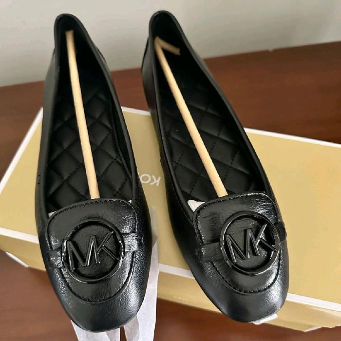 Sepatu Wanita MK Lilie lillie all black ballet flat authentic