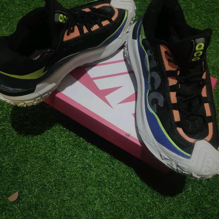 Sepatu tracking Nike acg mountain fly Pria