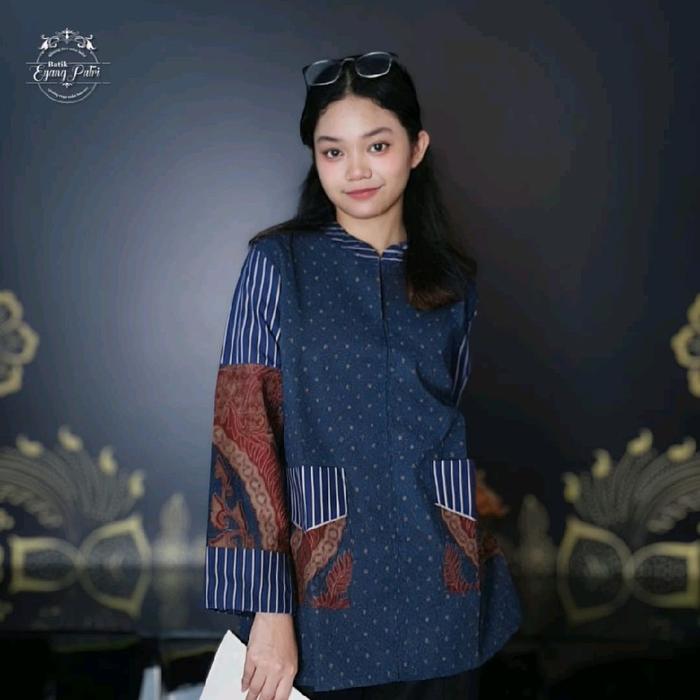 Batik Eyang Putri -Blus Batik Wanita