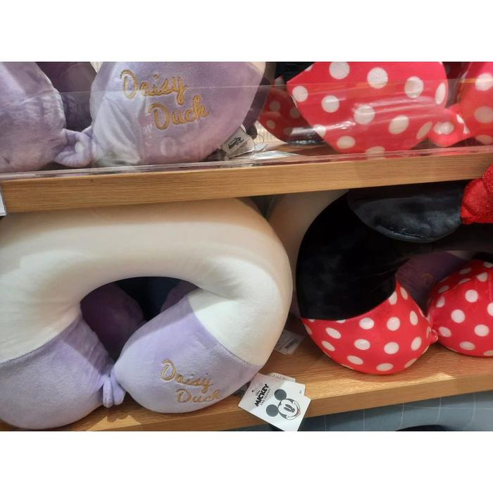 miniso upillow bantal leher Mickey mouse