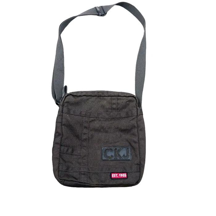 Calvin Klein sling bag pria original material kanvas kondisi mulus ukuran 30*25cm Slingbag