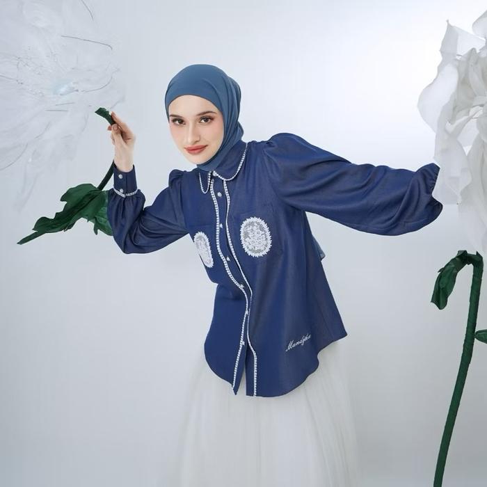 MANDJHA Jolie Blouse - Kemeja Blouse Muslim Modest Denim Variasi Renda Putih ORIGINAL By IVAN GUNAWA