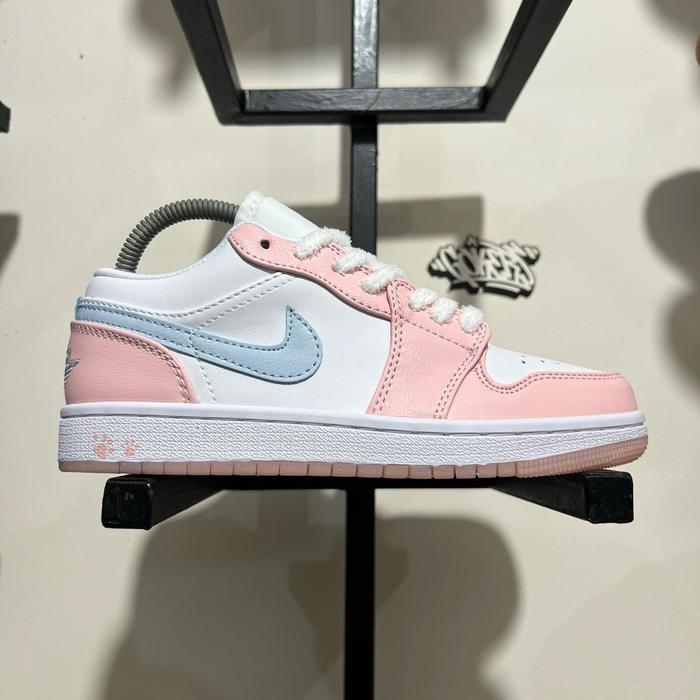 Sneakers AJ 1 Low Paw Print Pink - Sepatu Nyaman untuk Pria dan Wanita - Putih, Running, Shoes, Spor