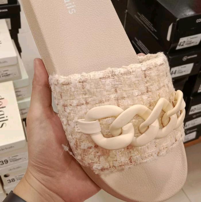 details sandal slop wanita / matahari
