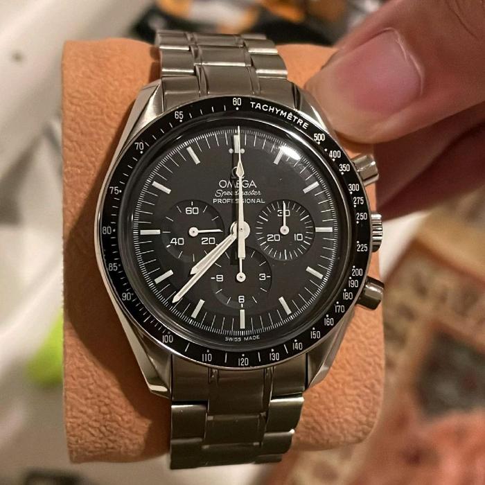 Omega Speedmaster Moonwatch 2012 3570.50.00 with box and papers.