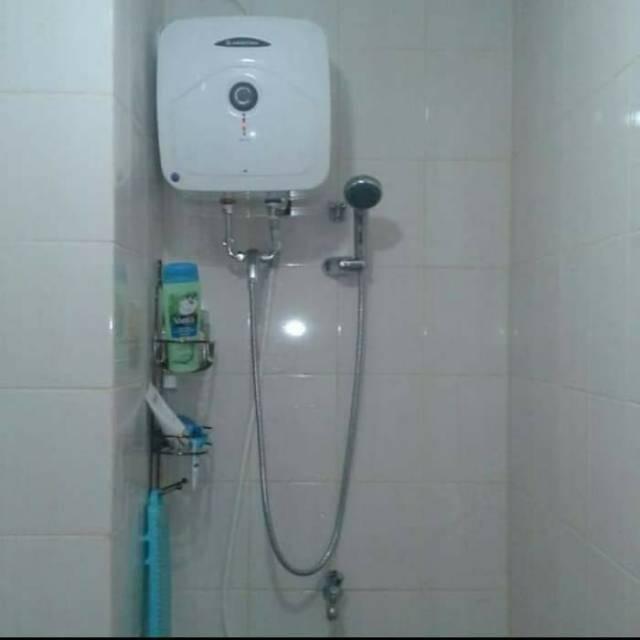 Paket hemat water heater ariston 10 Liter plus instalasi luar