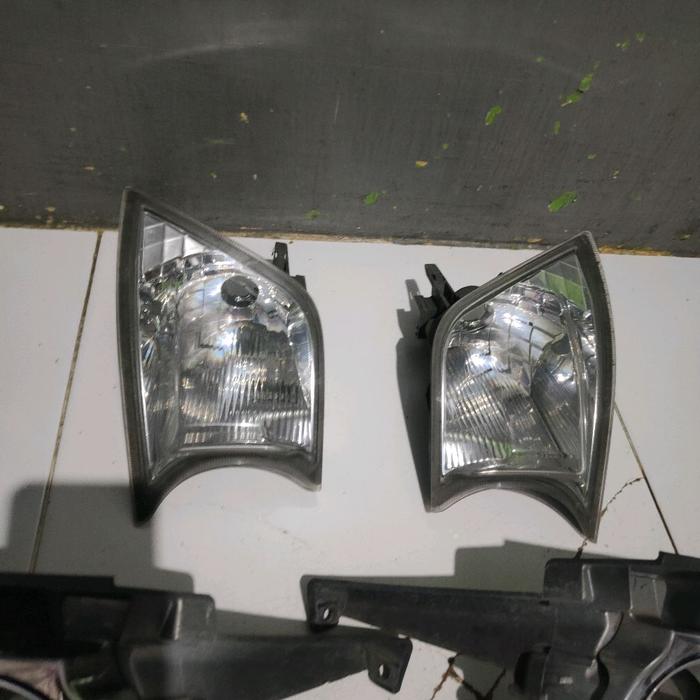 Ring cover foglamp Innova reborn+lampu sein belakangnya ada minus d ring covernya sebelah kanan ada 