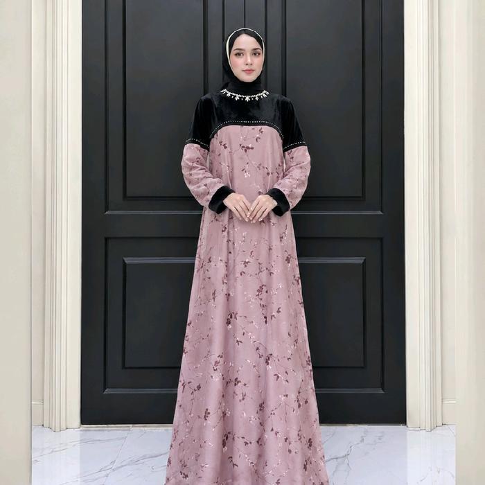 Diora Gamis Muslimah Bahan Dior Silk Motif Bunga Elegan Hitam untuk Acara Formal Gaun Panjang dengan