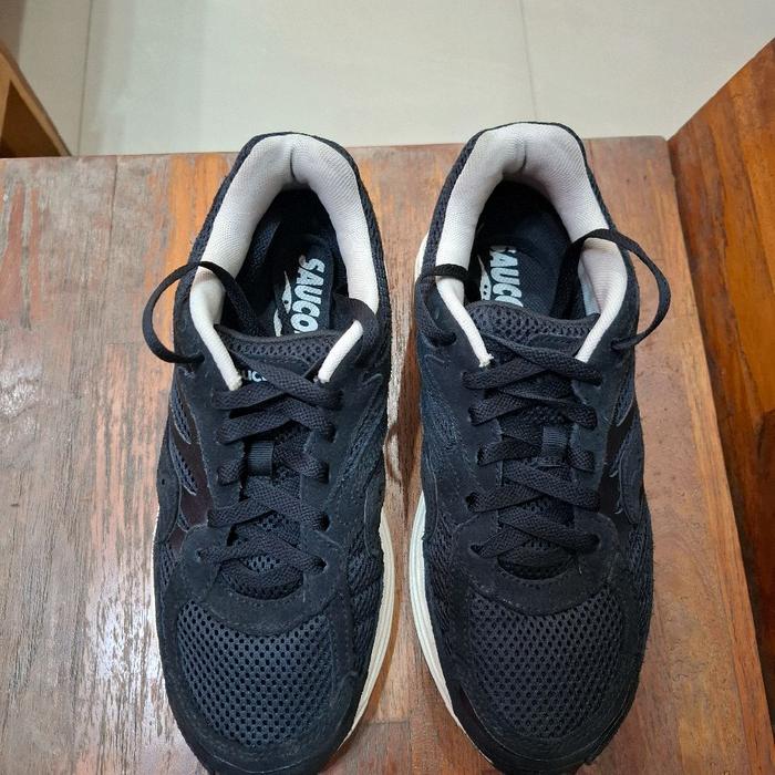Sepatu Sneakers Saucony Progrid