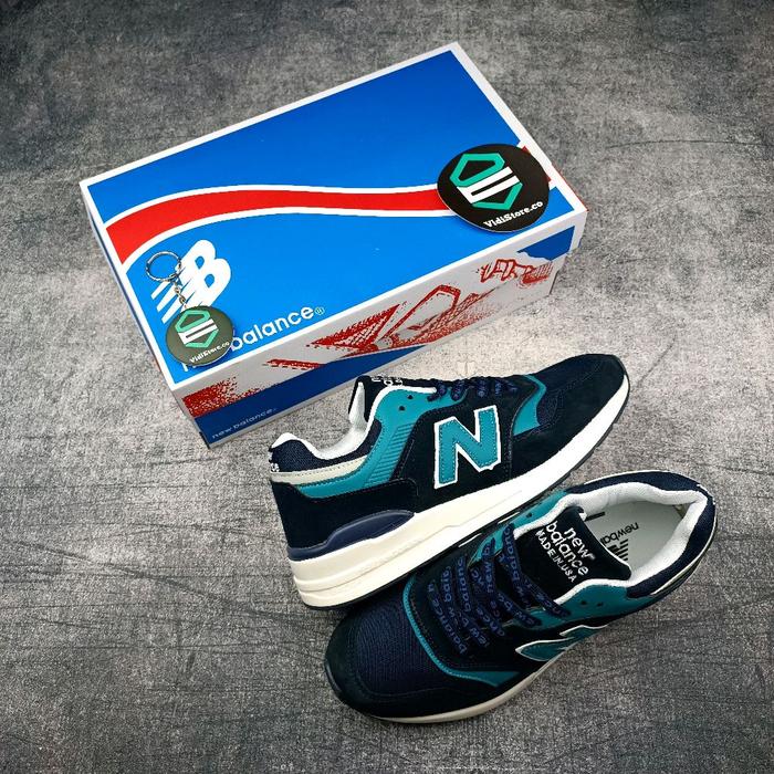 Sepatu Sneakers Olahraga Traning Casual Gym Pria New Balance 997s Navy Blue White