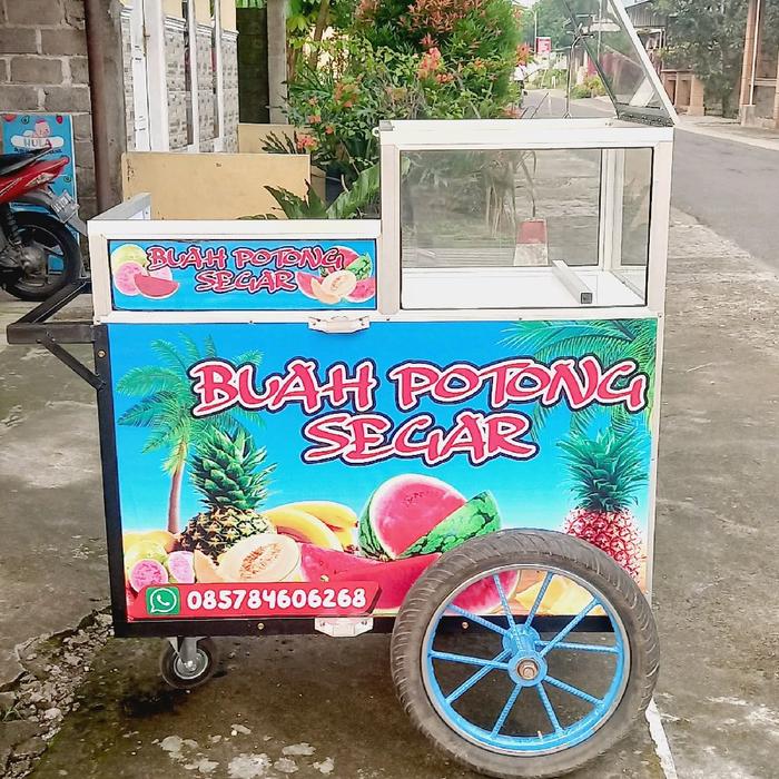 Gerobak atau rombong jualan buah potong dan rujak buah