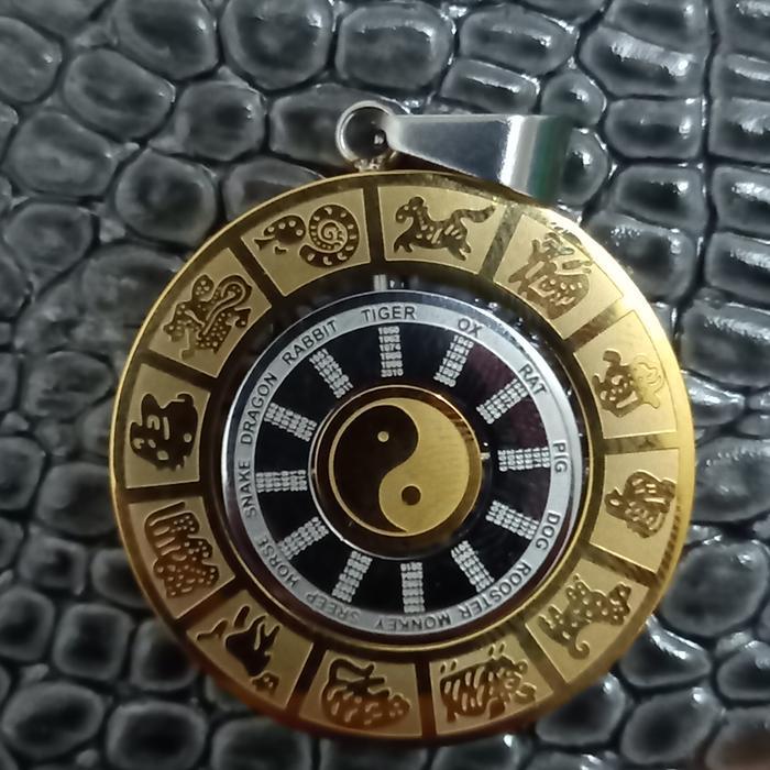 liontin pata 12 shio ying yang putar titanium antikarat