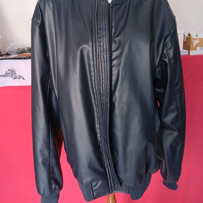 jaket cowok kulit sintetis merk cole