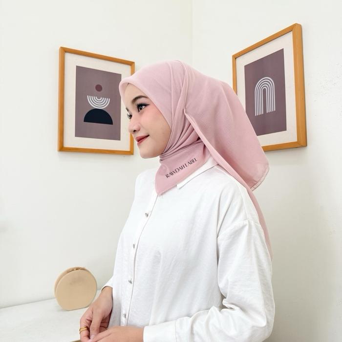 Hijab Segi Empat Radwah Label