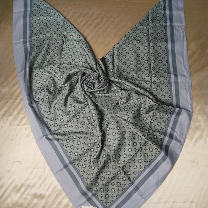 Hijab Azara motif batik bunga