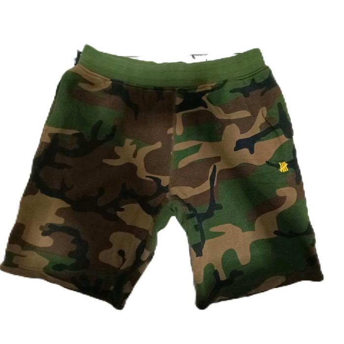 Short pants undefeated camo thrift good condition