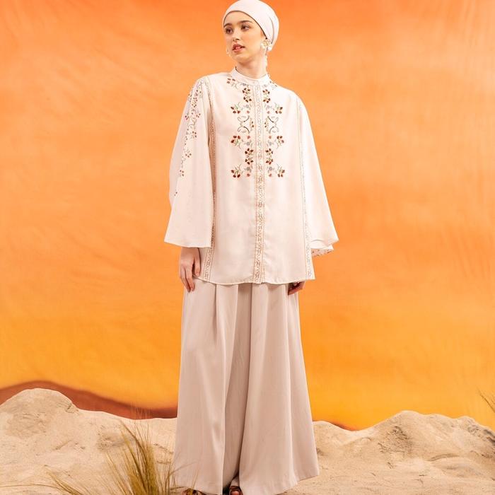 SYAULA TOP CREME BY ALEZA LABEL