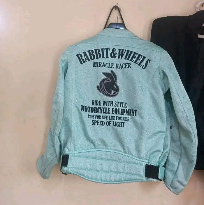 rabbit and wheels Reguler Basic Pria