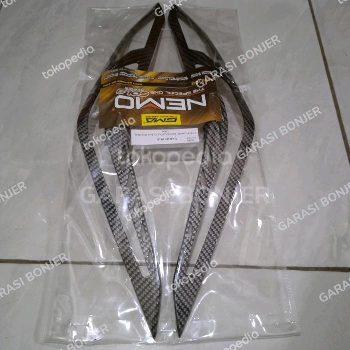 GARNISH ALIS LAMPU DLR SEUN DEPAN VARIO 125 /1502018 BLACK CARBON
