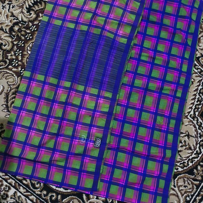 Sarung Bhs Kbs Sutera Hijau Pink Motif Kotak-kotak Warna-warni untuk Tampilan Elegan