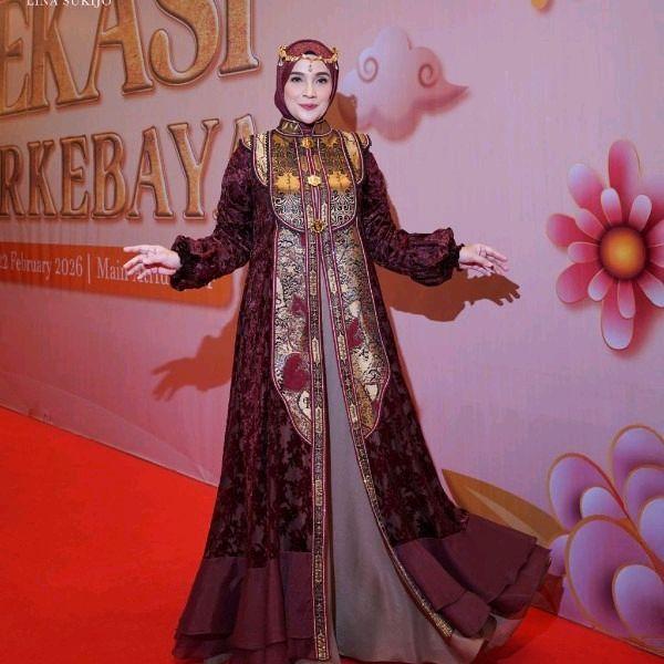 Lina sukijo risti new maroon outer set scarf