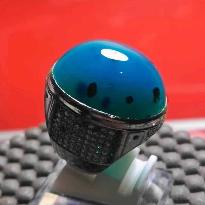 BATU BACAN ASLI dengan Desain Elegan dan Kilau Biru Tersohor