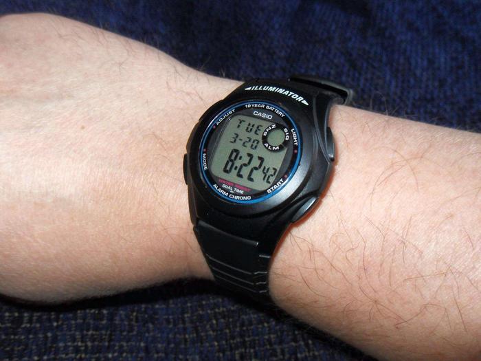 CASIO F-200W-1ADF - Jam Tangan Pria Digital Hitam F-200W-1A F200W