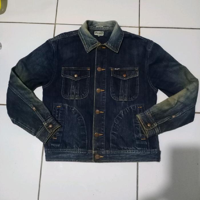 Wrangler Jaket Jeans Pria Original Blues Reguler Fit dengan Desain Klasik dan Kualitas Terbaik