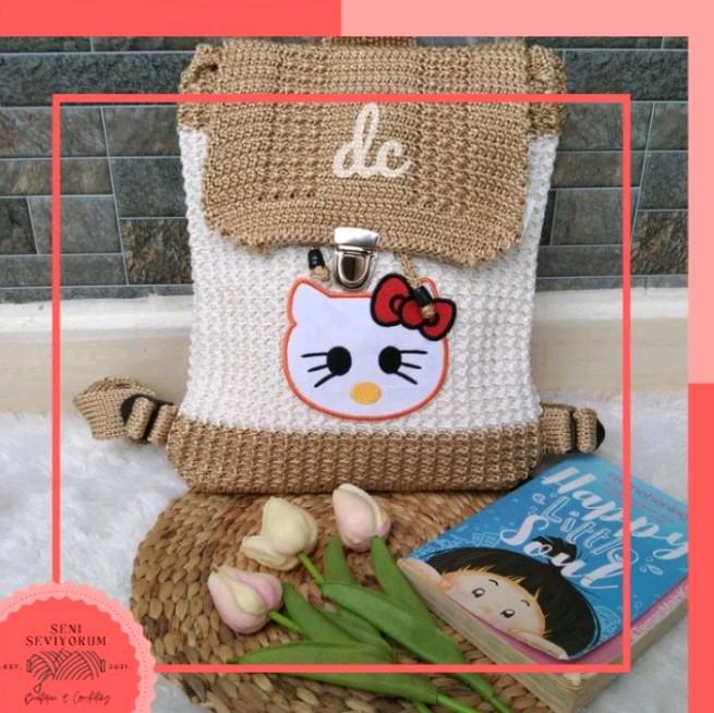 Seni - Tas Rajut Hello Kitty - Tas Rajut Karakter - Tas Hello Kitty - Ransel Hello Kitty - Crochetin